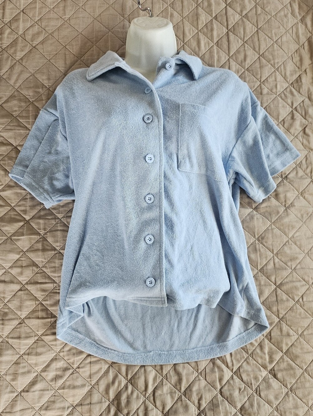 Women's size medium top, brand is Forever 21, New with tags